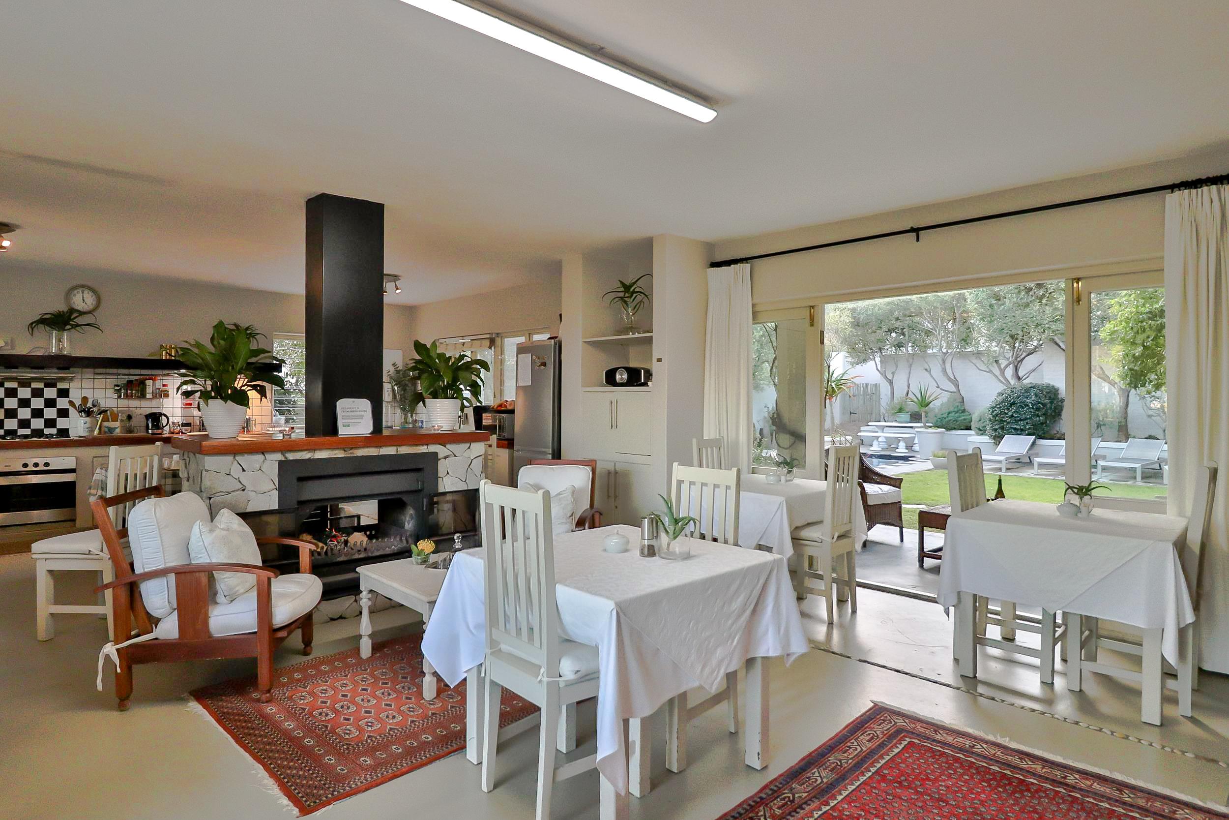 Hermanus Lodge On The Green - Solar Power Extérieur photo