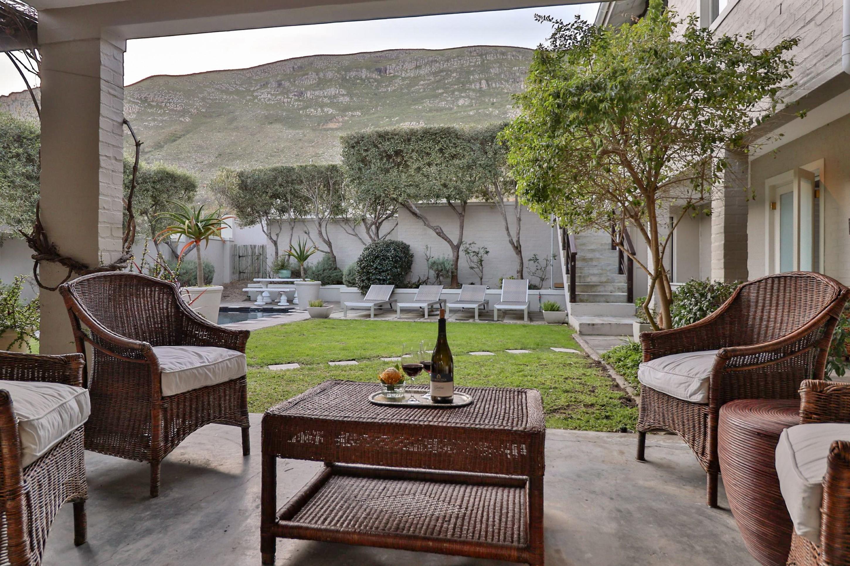 Hermanus Lodge On The Green - Solar Power Extérieur photo