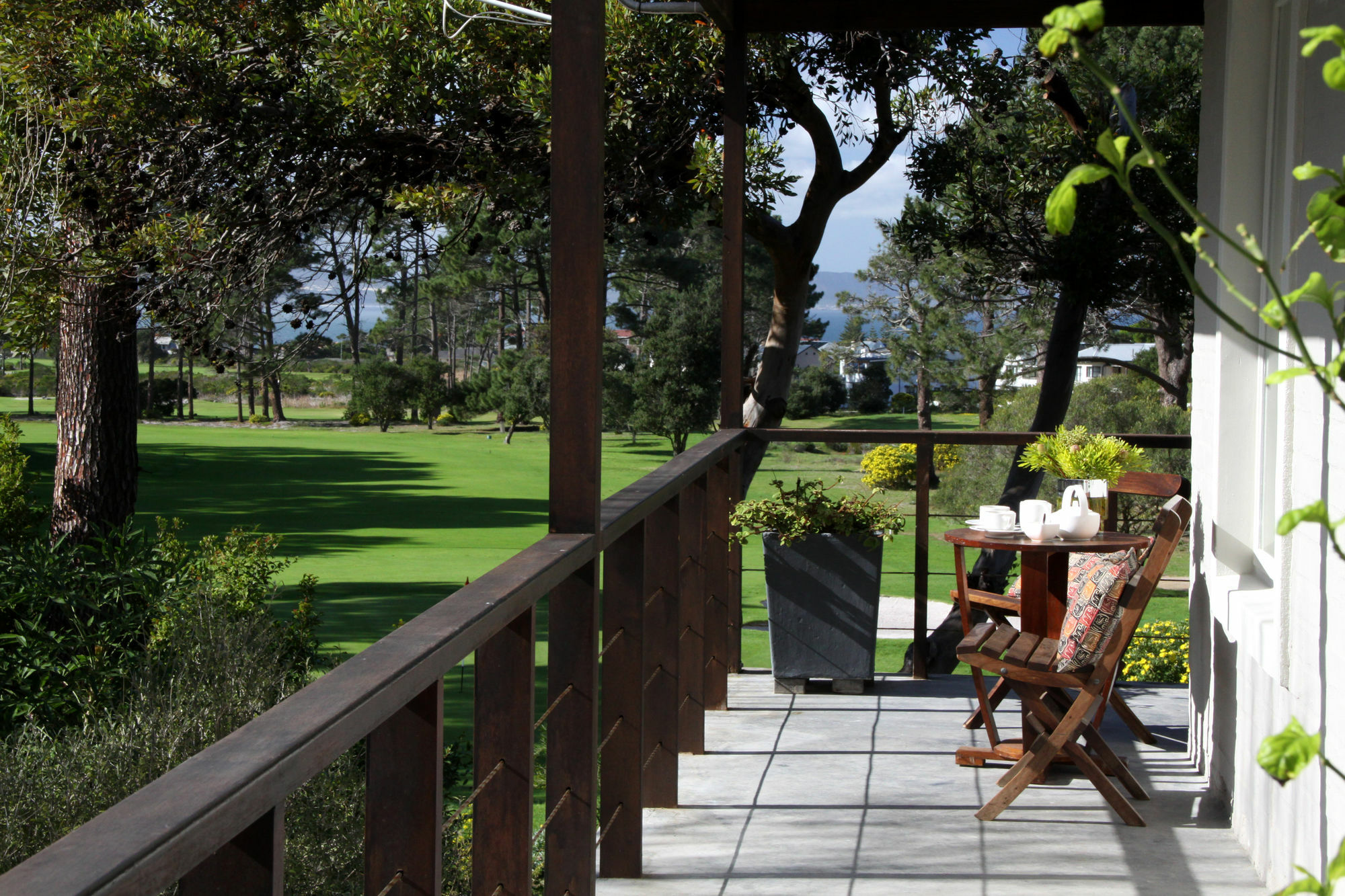 Hermanus Lodge On The Green - Solar Power Extérieur photo